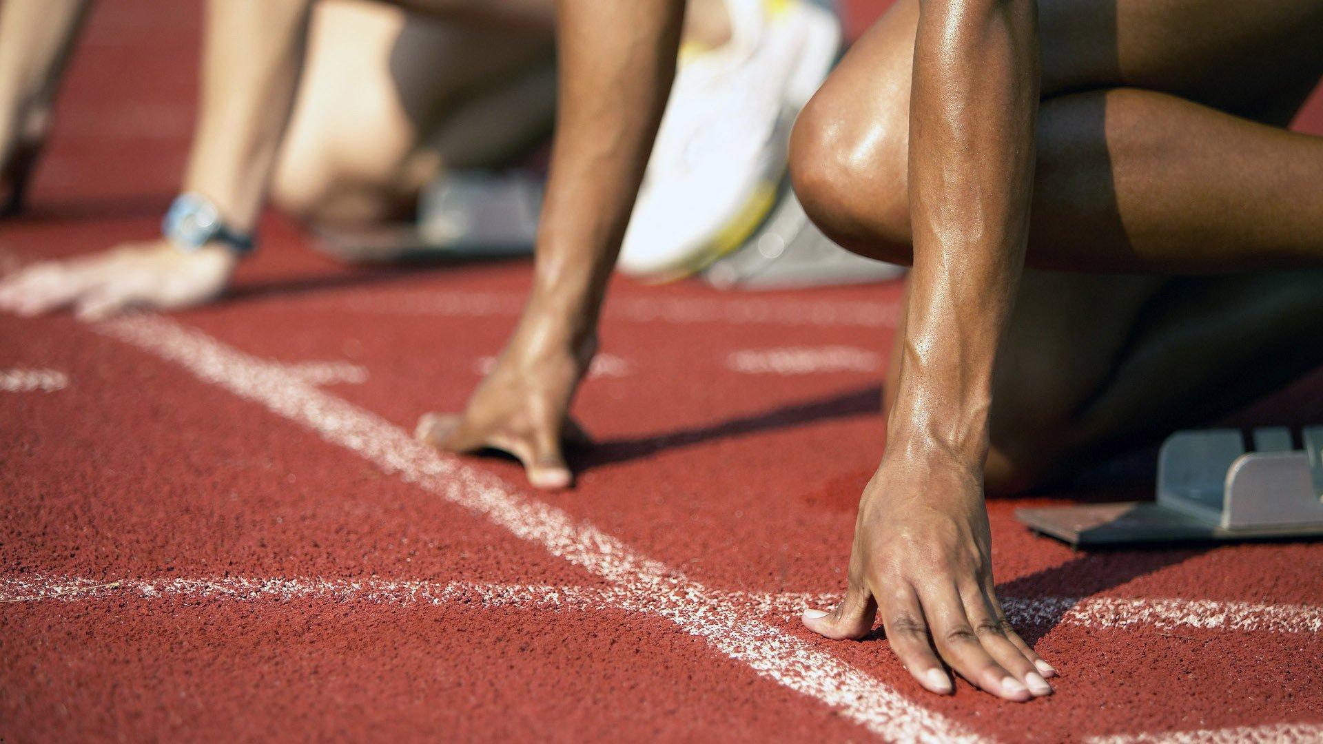 曼联夏窗困局，3亿镑债务压顶，B费留队背后资金从何而来？